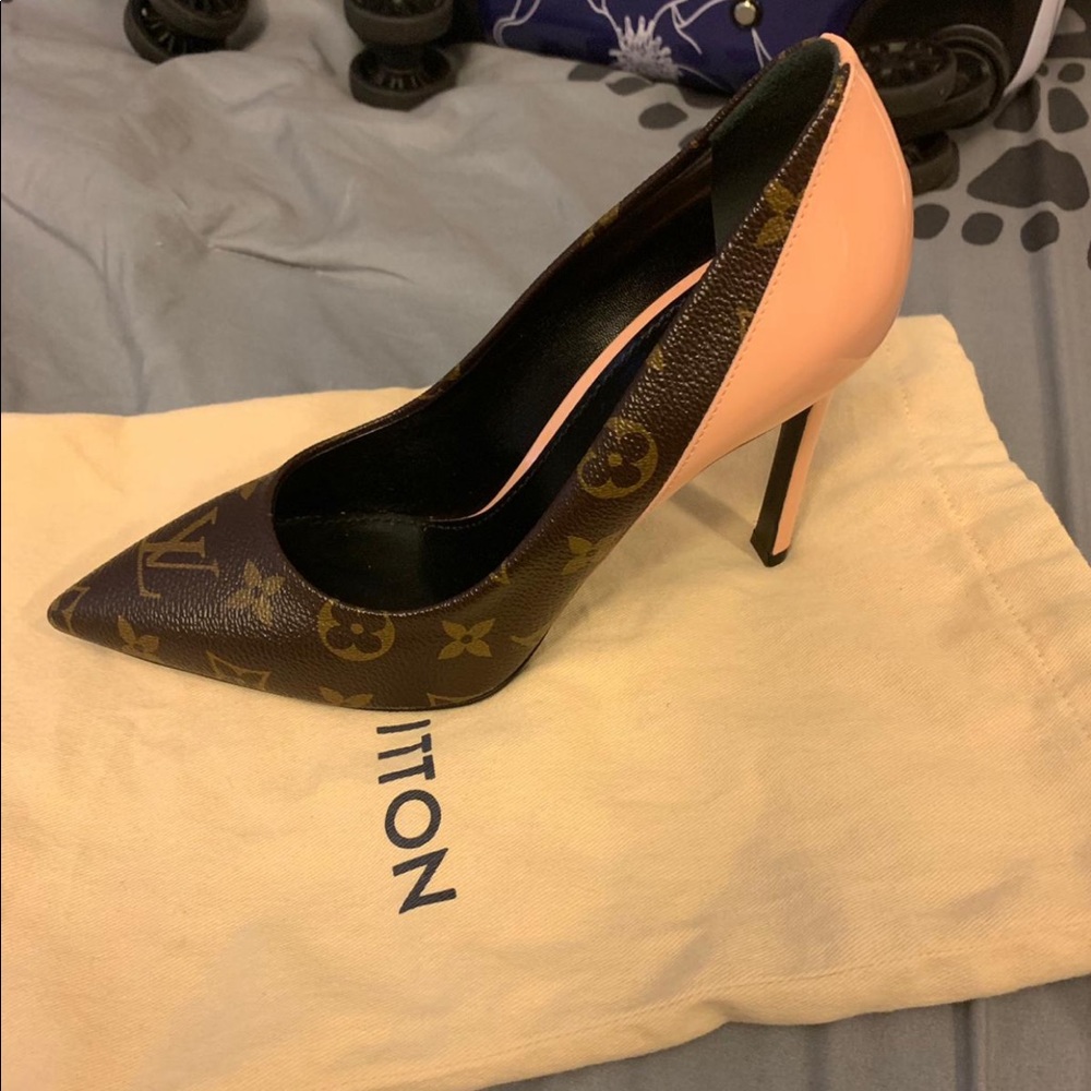 Louis Vuitton original Cherie Pump shoe